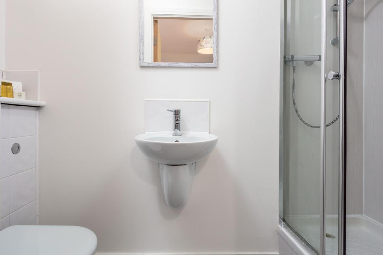 Walker Suite No73 - Donnini Apartments Kilmarnock Buitenkant foto
